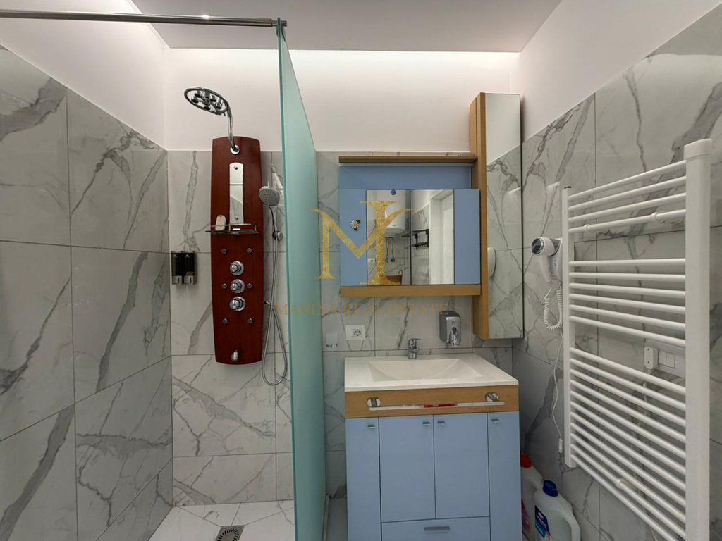 JEPET ME QERA APARTAMENT 1+1 NE DURRES STACIONI TRENIT!