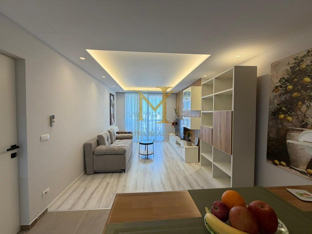 JEPET ME QERA APARTAMENT 1+1 NE DURRES STACIONI TRENIT!