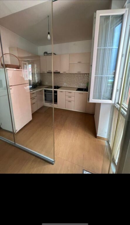 Shitet Apartament 2+1+2