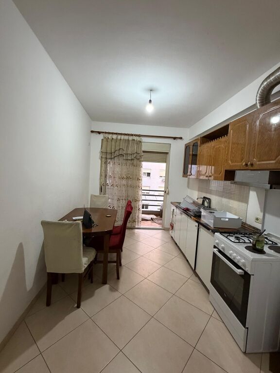 Shitet apartament 2+1 te Selvia.