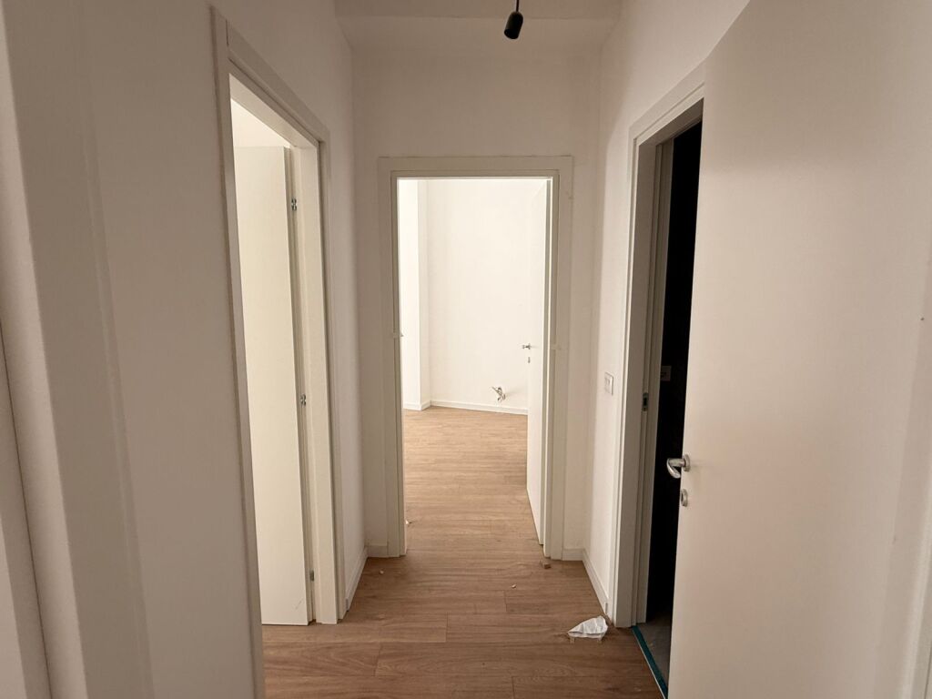 Bulevardi Ri Gener 2 Shitet Apartament 2+1+2