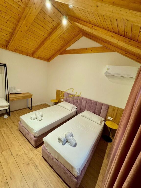 HOTEL ME QIRA 300 M2 QENDER 750.000 EURO