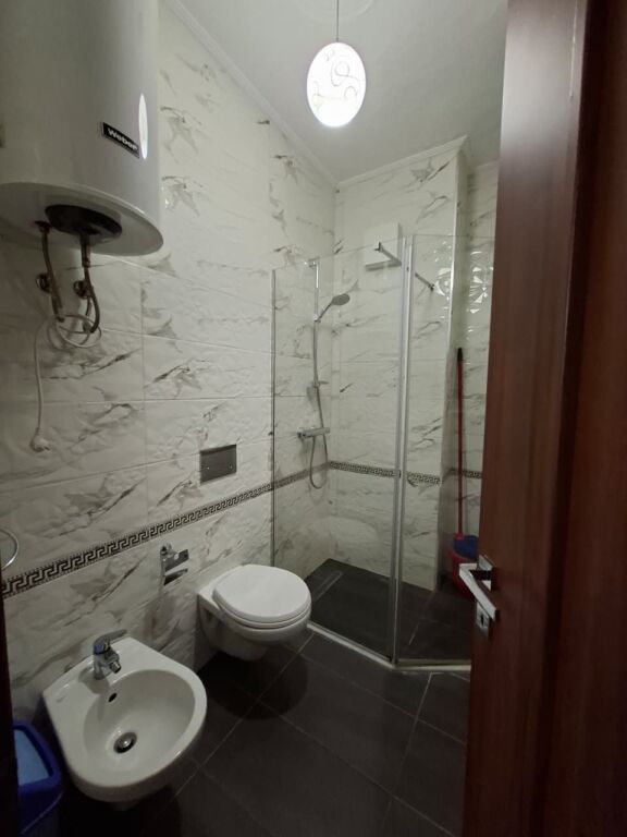 🏠 Me Qera: Super Apt. 1+1 &amp; 1 Bllk (📍21 Dhjetori / Përballë Oslos )🔥 Super vendndodhje || 100% e re ✨️ 50.000 Lekë / Muaj💶