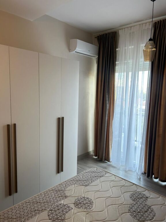 JEPET ME QIRA APARTAMENT 1+1 TE XHAMLLIKU 55.000 LEKE TE REJA