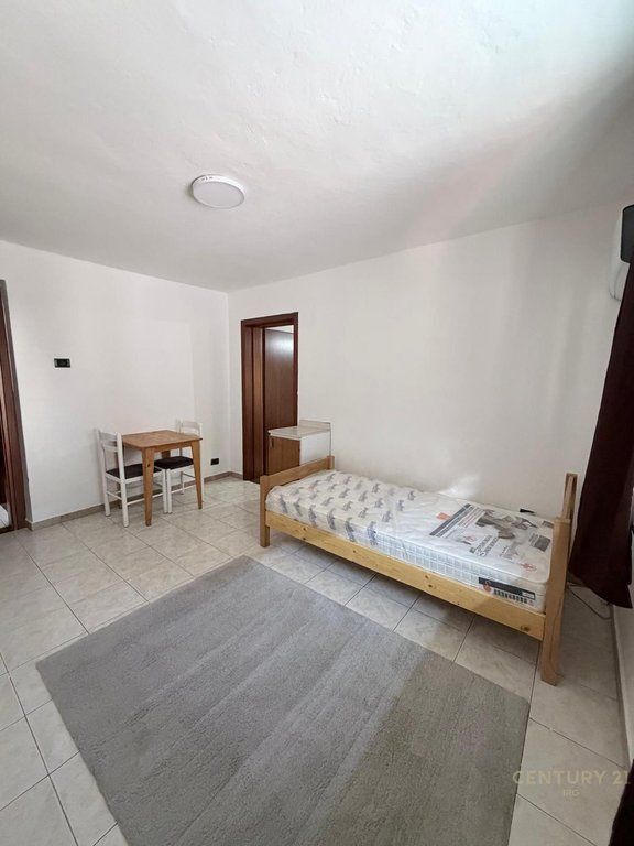 Jepet apartament 2+1+2 me qira prane Shkolles Baletit!
