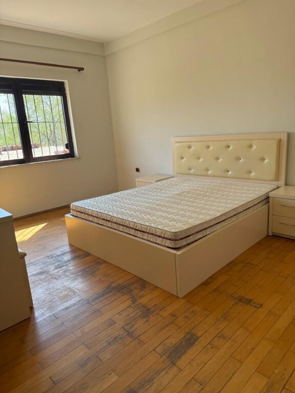 Apartament per shitje 2+1 te Xhamlliku