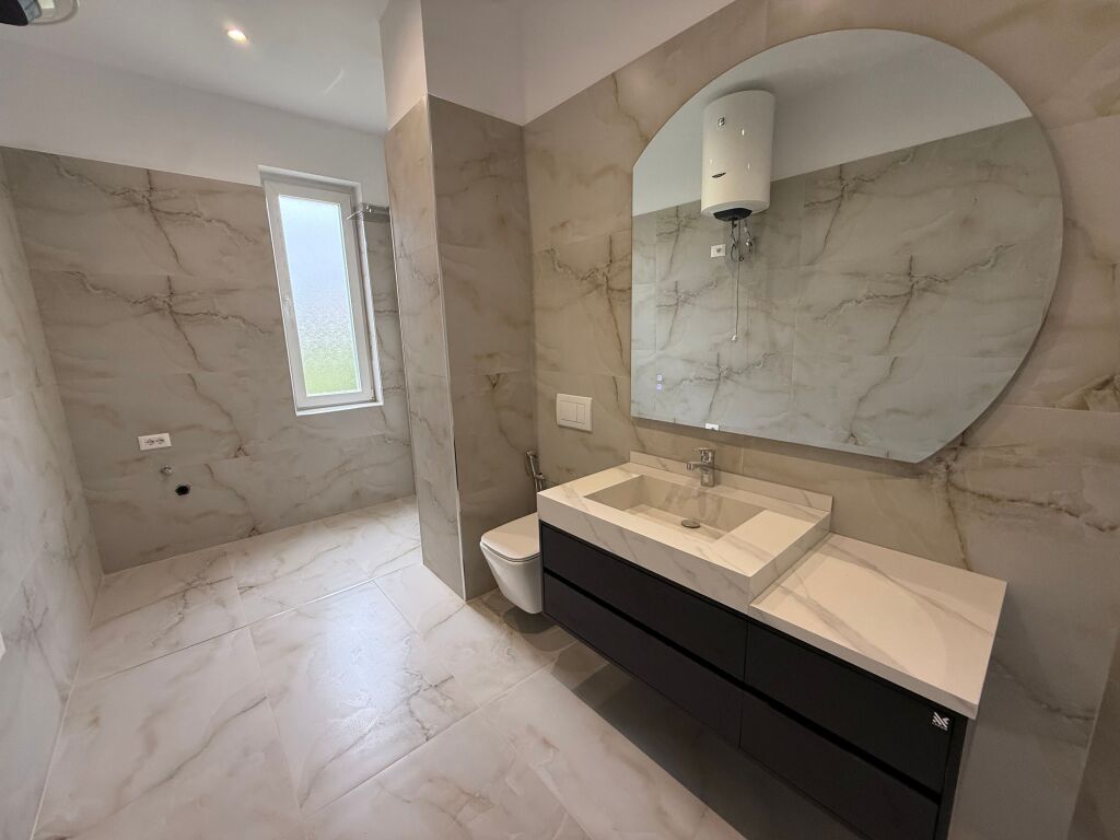 Apartament 1+1  me qera ne Sauk i pa banuar me pare