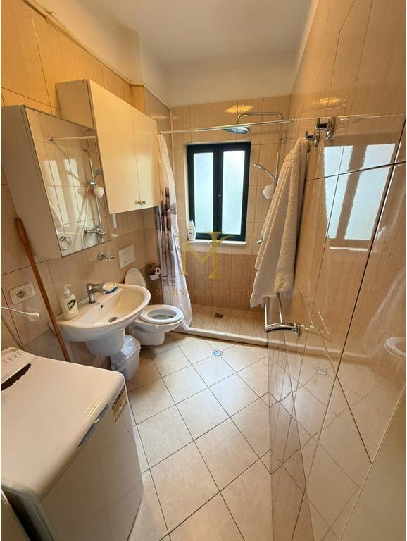 Apartament 1+1 me qera tek shkembi Kavajes !