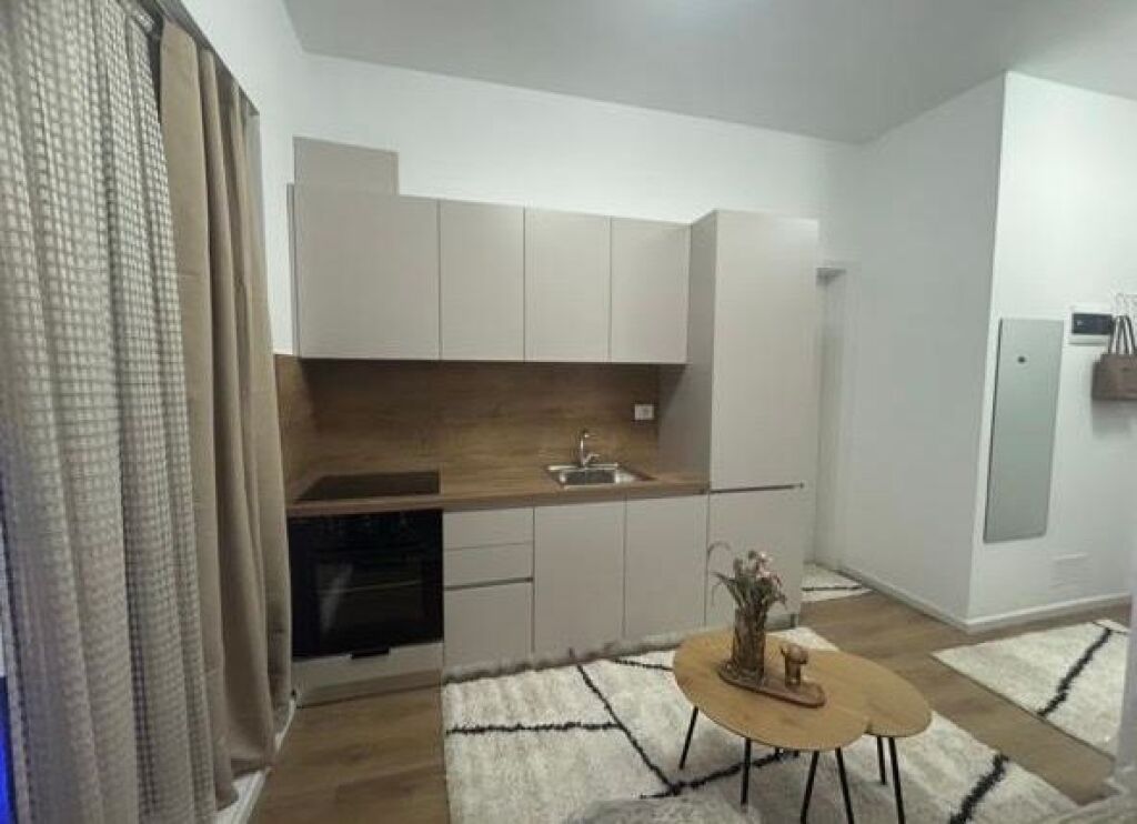 Jepet me qera garzoniere 300€