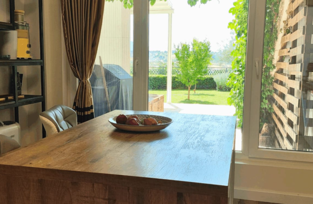 Vilë Unike për Shitje – Buzë Liqenit të Farkës 🌅