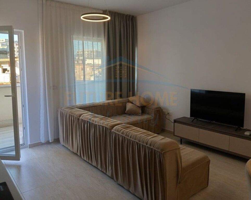 Affitto, Appartamento 2+1, Complesso Aura, Tirana.