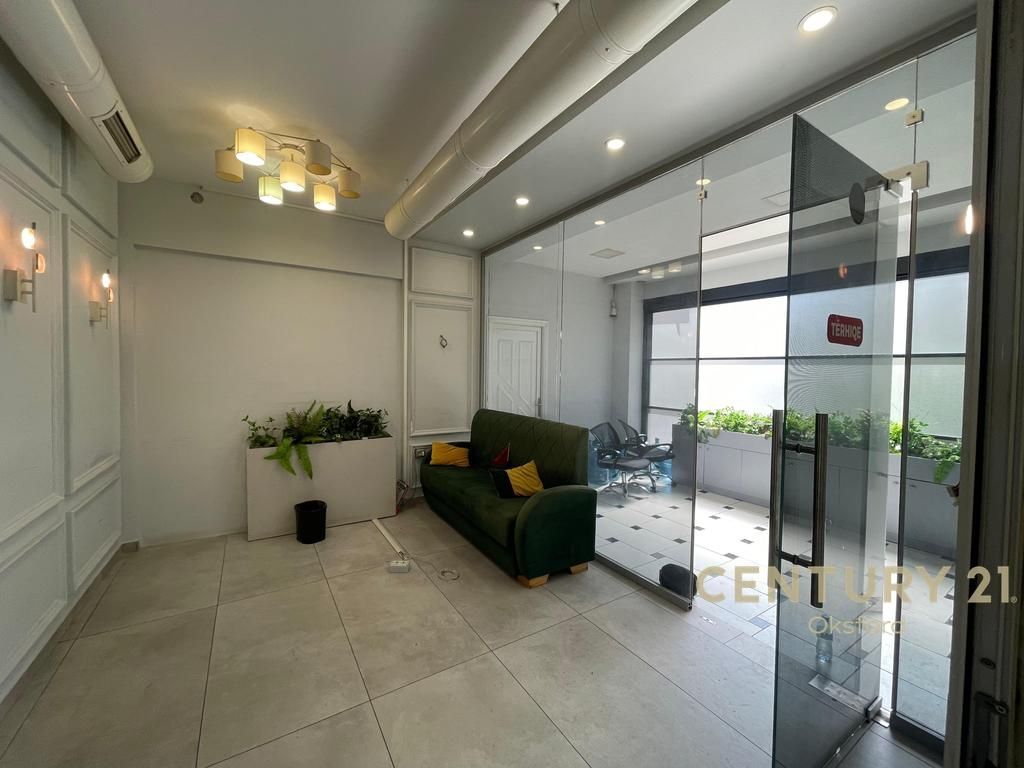 COMMERCIAL SPACE ON THE STREET IN ASTIR FOR RENT