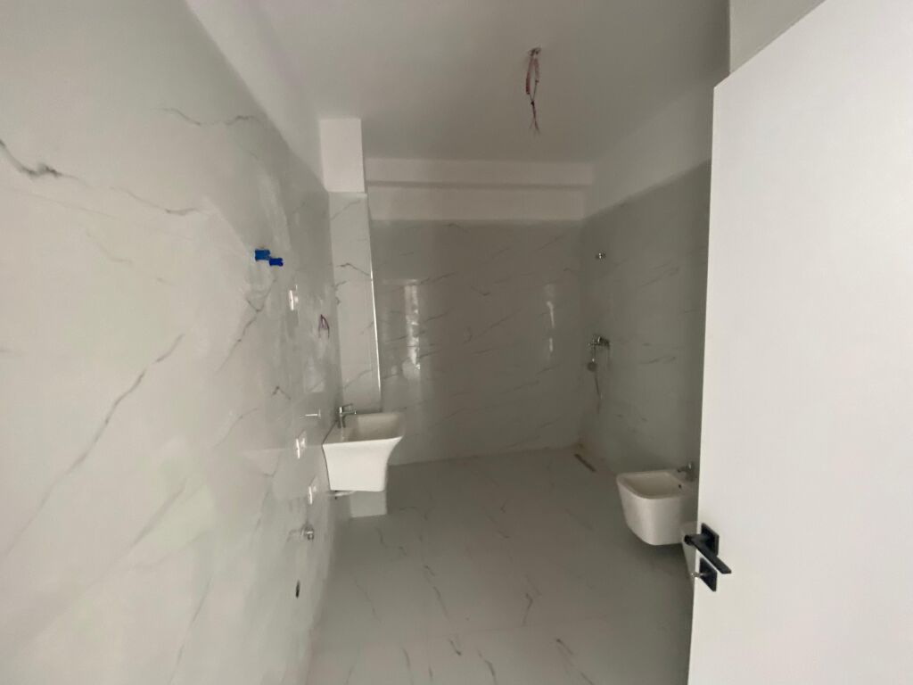 Shitet, Apartament 1+1 , Kamez, Tirane . Empire68069