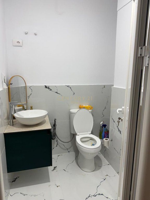 Ambient Komercial Me Qira Pranë Sheshit Skënderbej (Qendër), Tiranë – 600€ | 32 m²