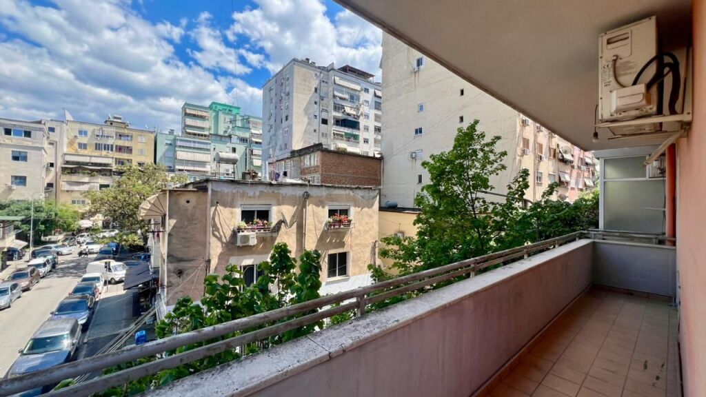 Me Qera: Zyre Moderne me 3 Ambiente Pune Sheshi Wilson (Prane Postes 8) - Kt.3 - 700€/Muaj - S.110m²