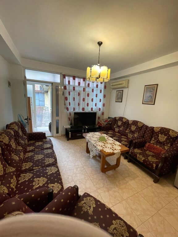 APARTAMENT DUBLEKS ME QIRA – SHKOLLA E KUQE