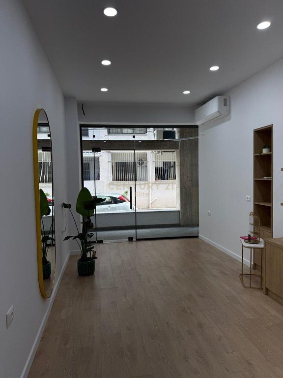 Ambient Komercial Me Qira Pranë Sheshit Skënderbej (Qendër), Tiranë – 600€ | 32 m²