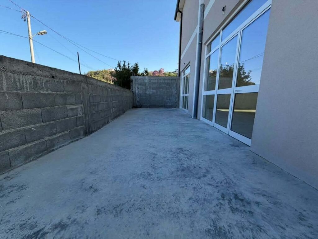 JEPET ME QIRA AMBIENT BIZNESI PER MAGAZINE - KASHAR, TIRANE