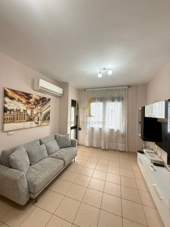 Apartament 1+1 me qera tek shkembi Kavajes !
