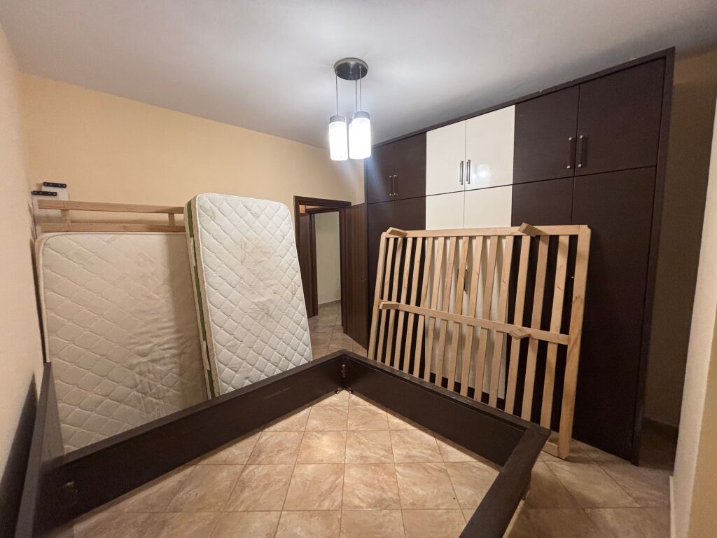 Jepet me qera rruga Arkitekt Sinani