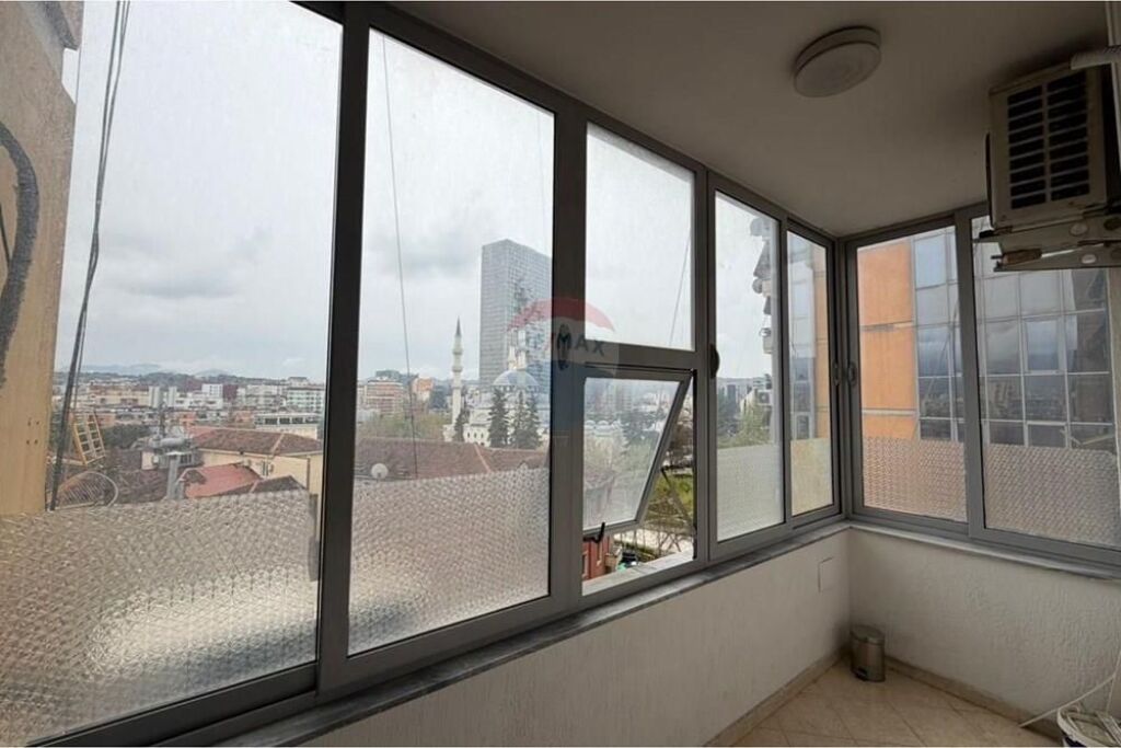 Ambinet zyre ne 📍Qender Tirane