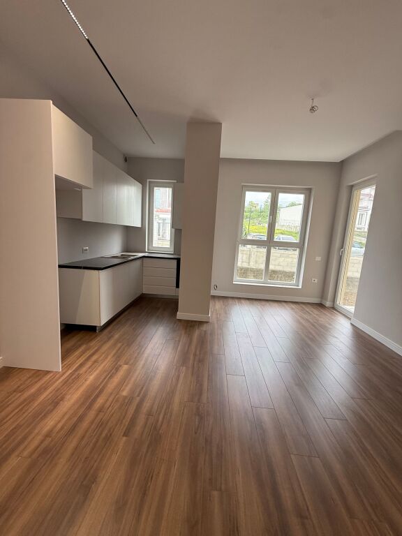 Apartament 1+1  me qera ne Sauk i pa banuar me pare