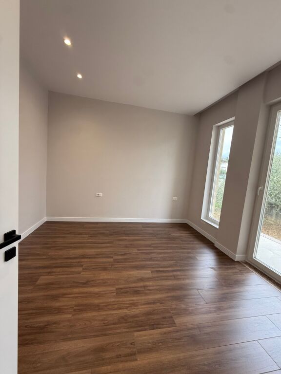 Apartament 1+1  me qera ne Sauk i pa banuar me pare