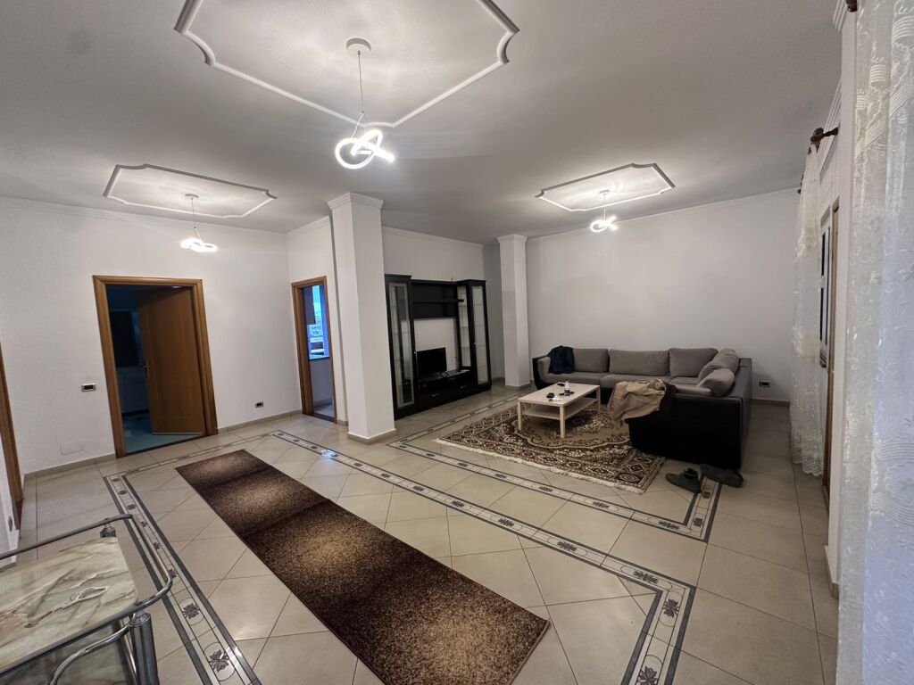 Casa privata in affitto - Via Myslym Keta