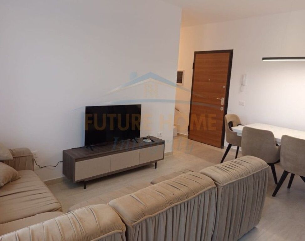 Affitto, Appartamento 2+1, Complesso Aura, Tirana.