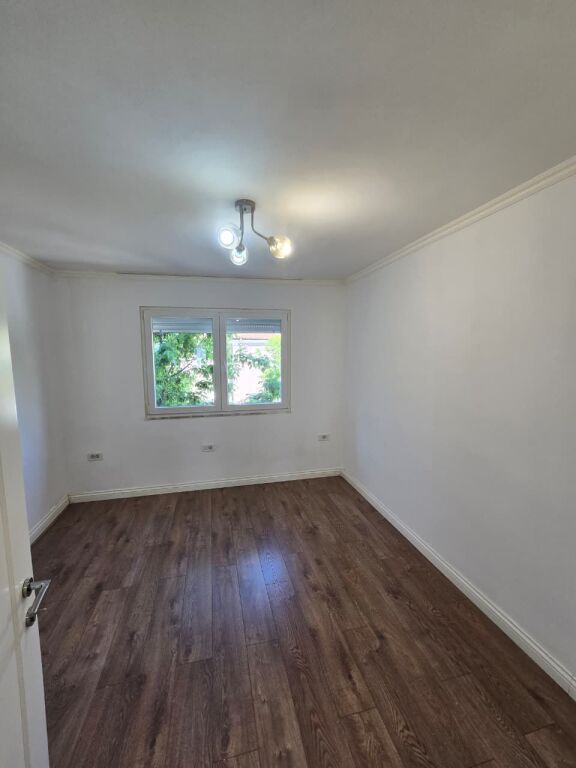 Zyre me qira, Mine Peza