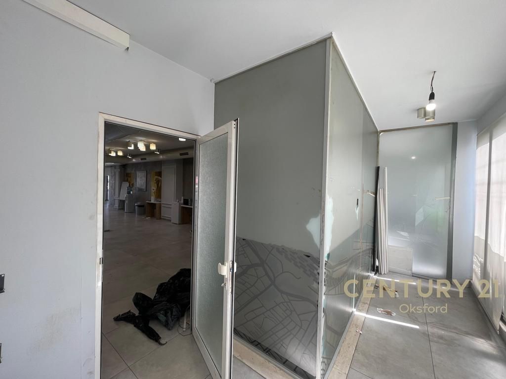 COMMERCIAL SPACE ON THE STREET IN ASTIR FOR RENT