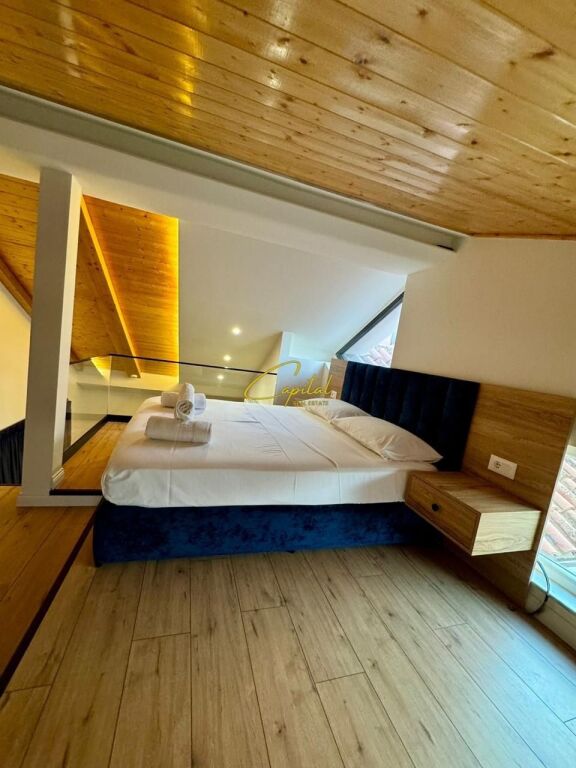HOTEL ME QIRA 300 M2 QENDER 750.000 EURO