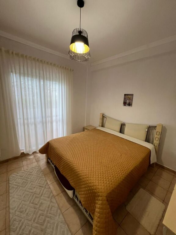 🏠Rruga 5 Maji,prane Shkolles”Tirana Jone”jepet me qera kati i I-re i nje vile,1+1,i mobiluar. 40,000Leke