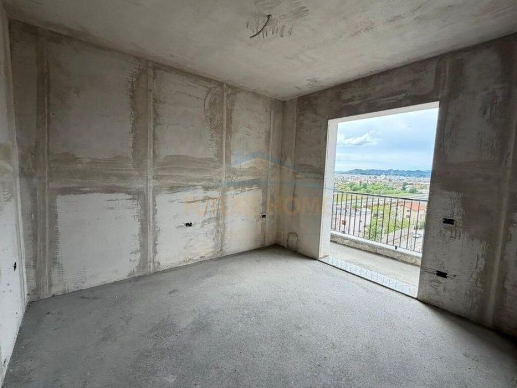 Shitet, Apartament 1+1, Paskuqan, Tiranë.