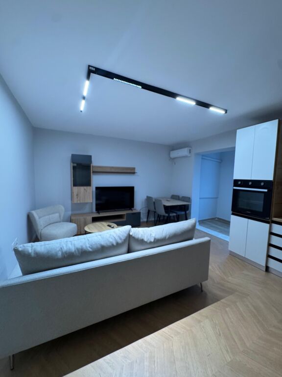 VENDESI APPARTAMENTO 1+1 CON BALCONE A SIRI KODRA