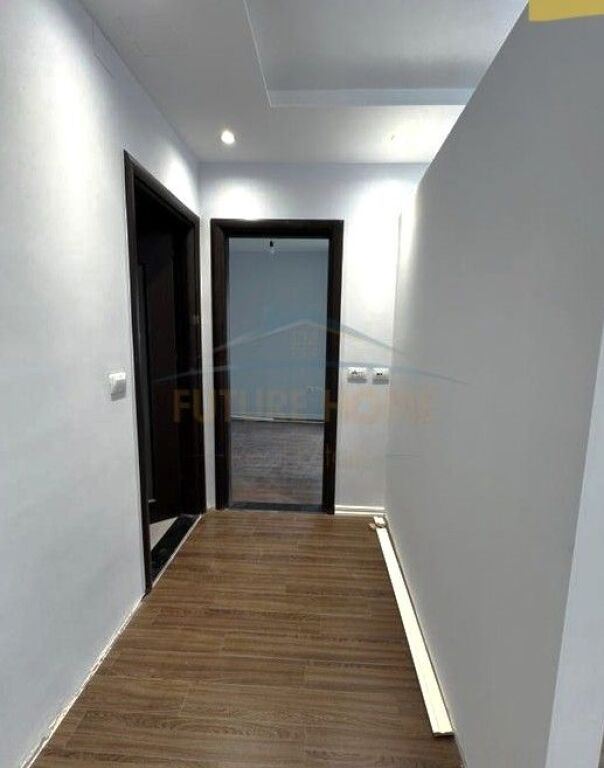 Shitet,Apartament 1+1, Rruga "Shefqet Kuka", Fresk