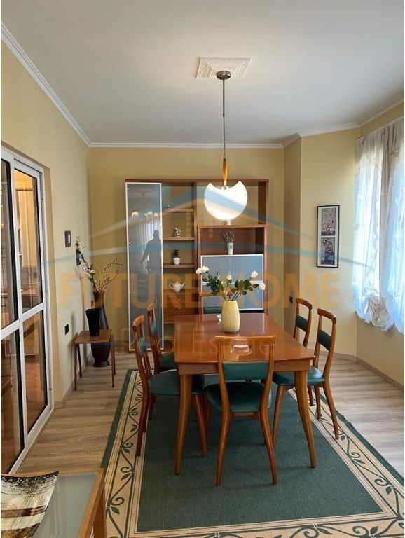 Qira, Apartament 1+1+2, Rruga e Barrikadave