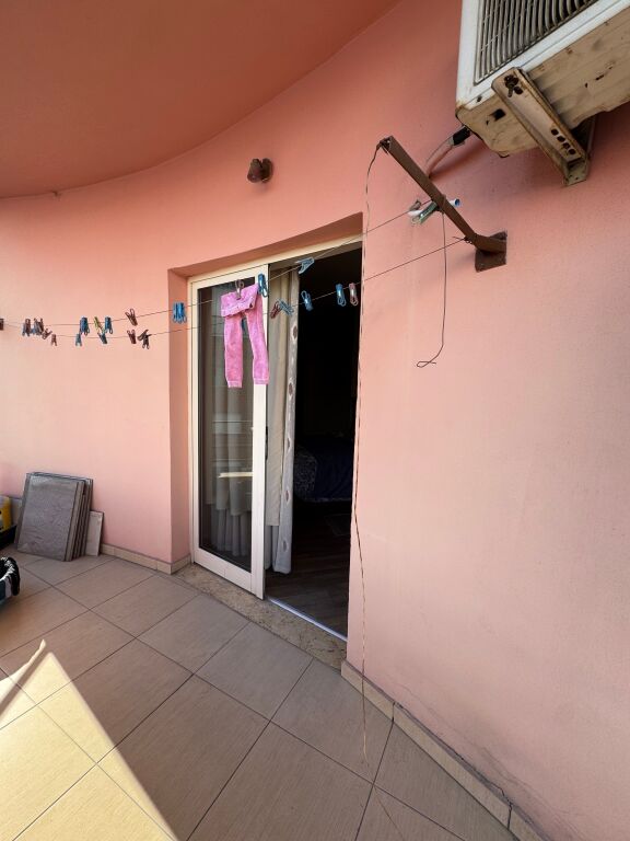 Shitet apartament 3+1+2 , Unaza e re pran Bar bohemit