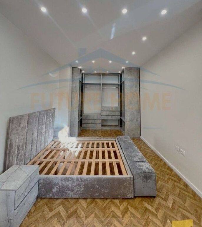 Shitet, Apartament 2+1, Unaza e Re, Tiranë.