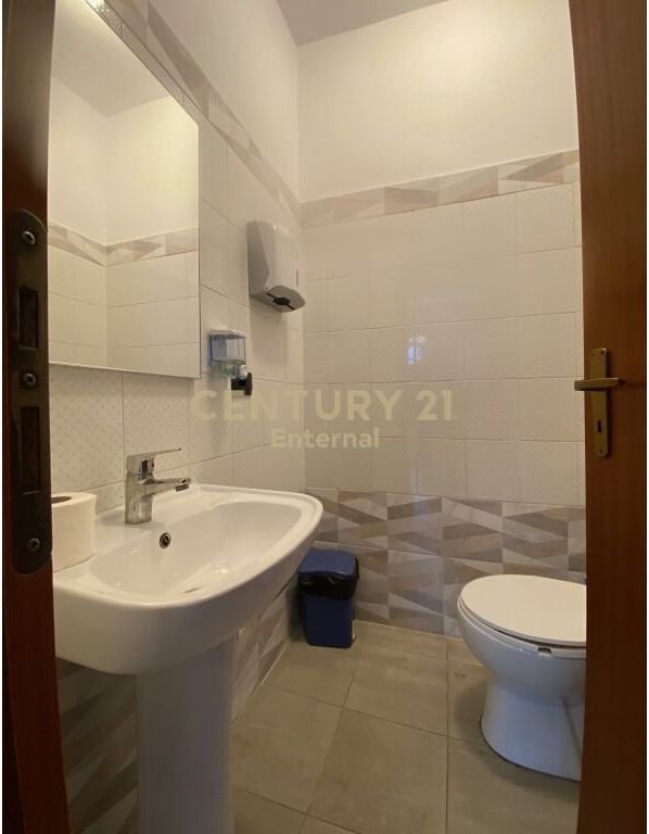 Ufficio 2+1 in affitto a ish-Bllok