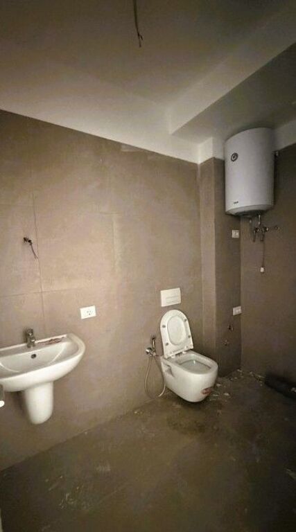 JEPET APARTAMENT ME QIRA TEK HOTEL MONDIAL!