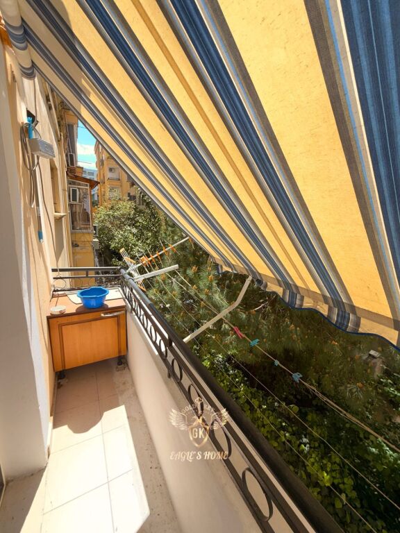 Shitet Gazoniere Ballkon Shkembi Kavajes