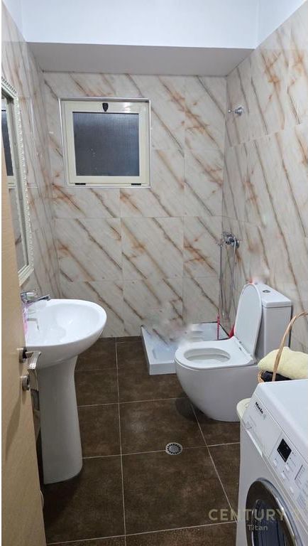 Shitet Apartament 2+1 pranë Vila L 2021, Astir