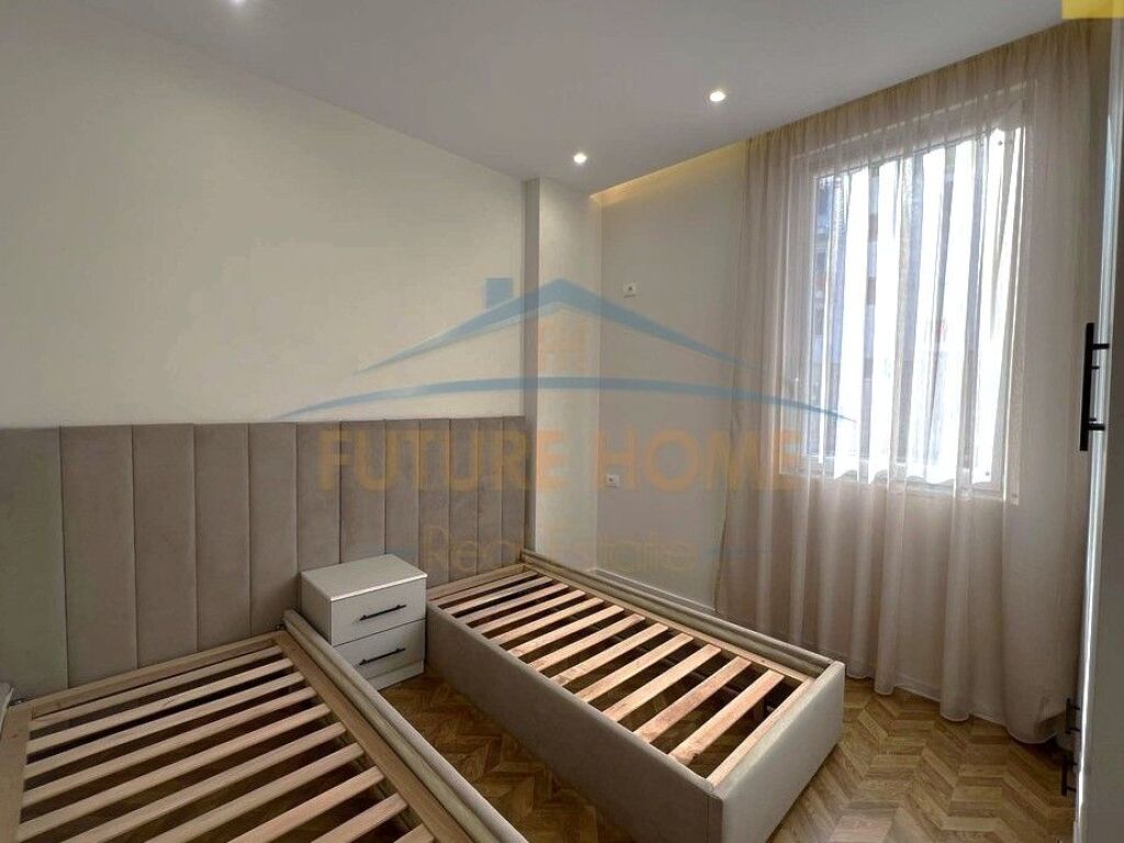 Shitet, Apartament 2+1, Unaza e Re, Tiranë.