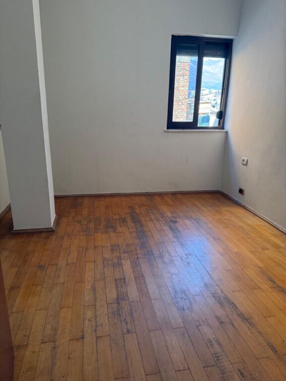 Shitet 2+1 te xhamlliku