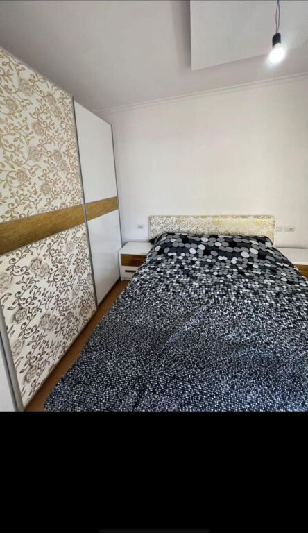 Shitet Apartament 2+1+2