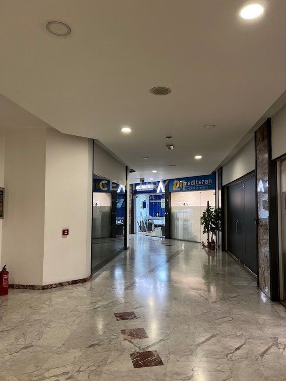 Ambient Komercial per qira tek Torre Drini