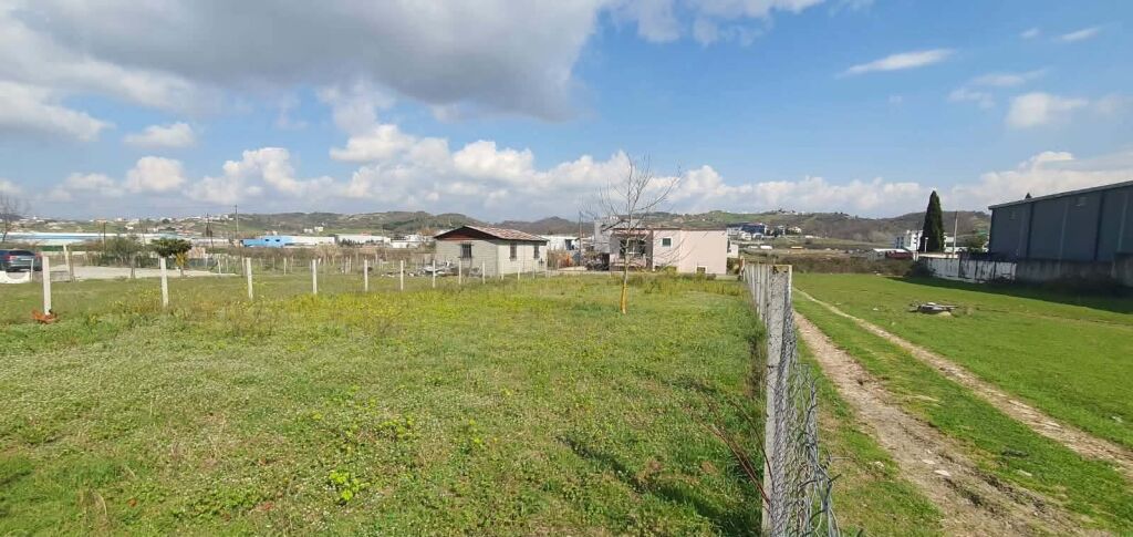 SHITET TRUALL 1760 M2 + Shtepi e vjeter , VORE