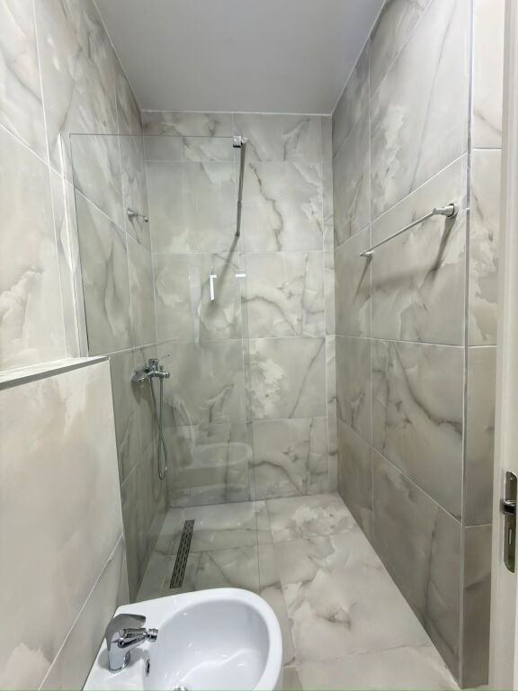 Affittasi 2+1+2+parcheggio RESIDENCA OASIS ASTIR 70.000 leke