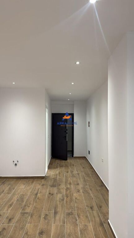 JEPEN ME QERA 2 AMBIENTE ZYRASH 60M2 (SECILA) 800 EURO (SECILA)